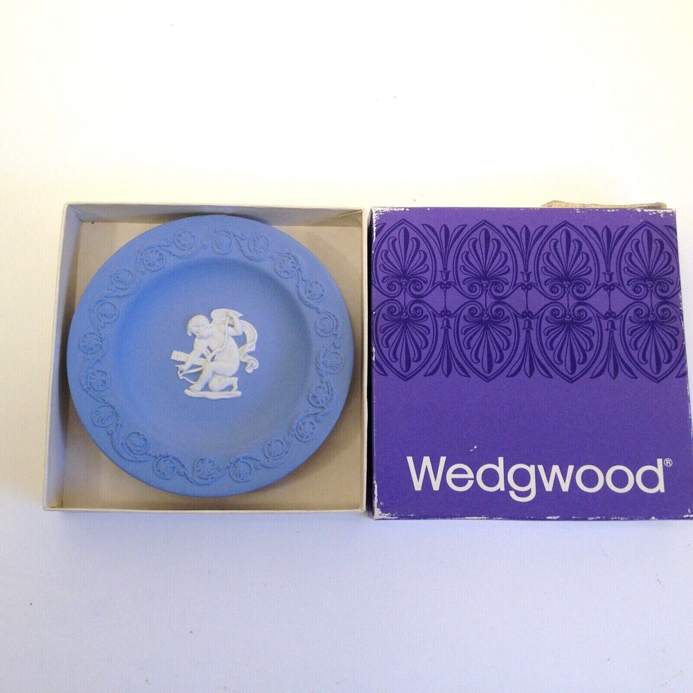 Wedgewood Patrician Tray Excel XL-20 Cream Color on Pale Blue Cupid w/Arrow - Picture 2 of 12